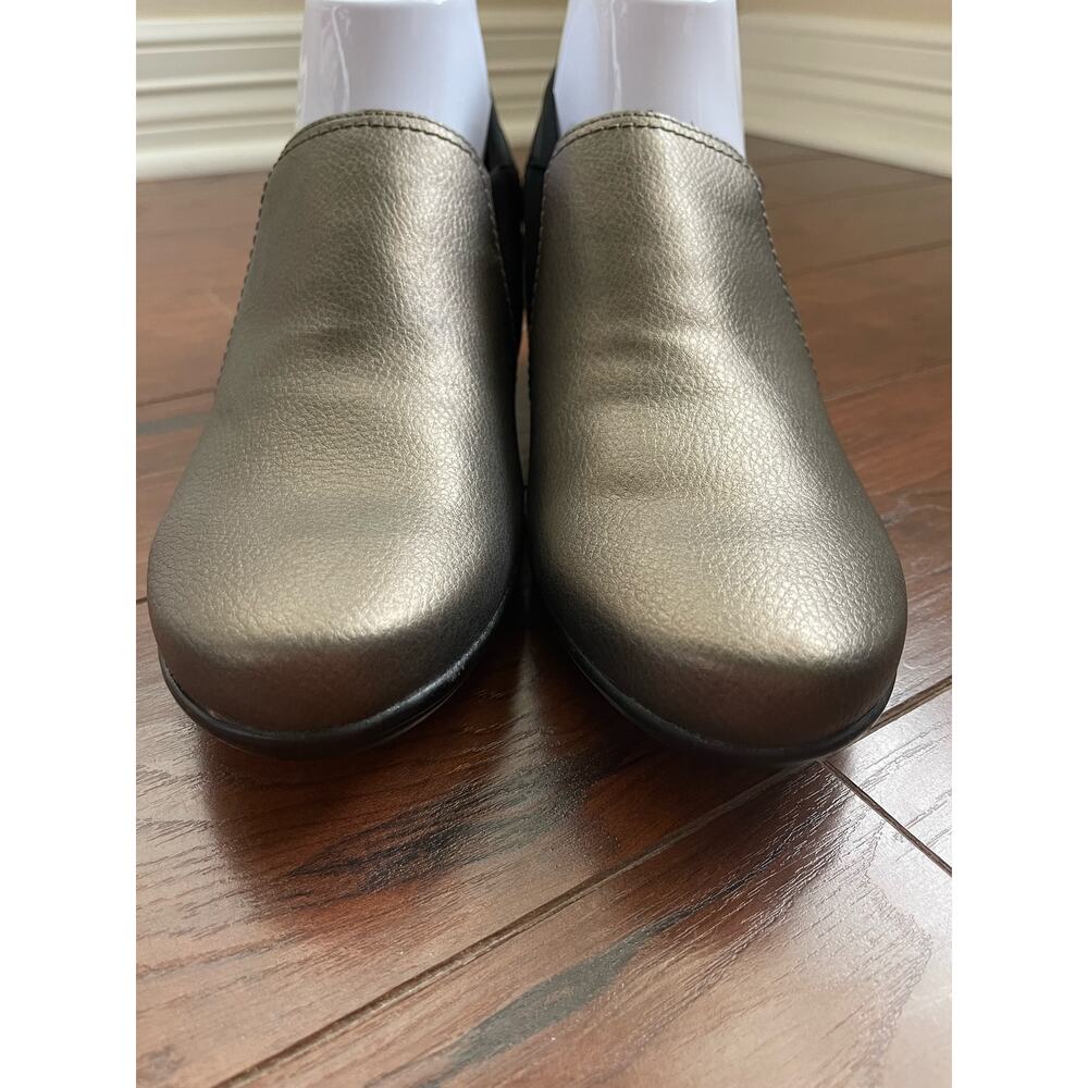 Clarks Women’s Size 12N Emily Amelia Metallic Slip On Leather Comfort Shoes - Picture 3 of 10